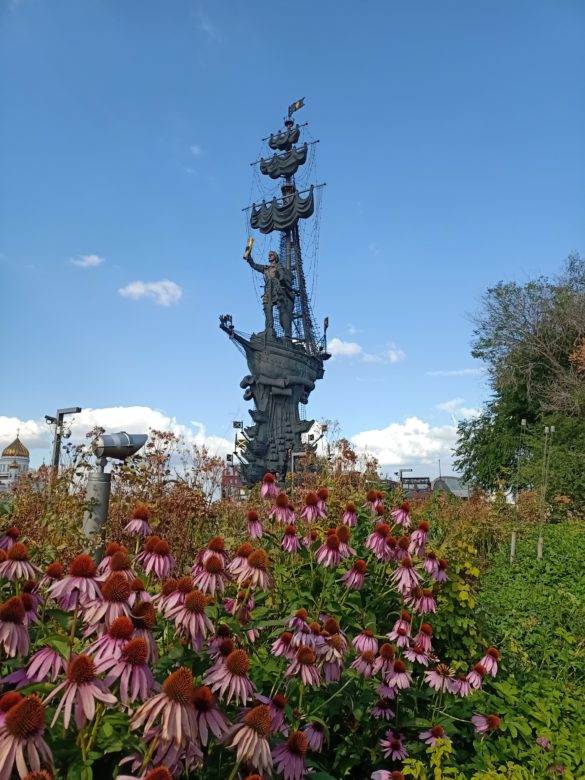 Памятник Петру