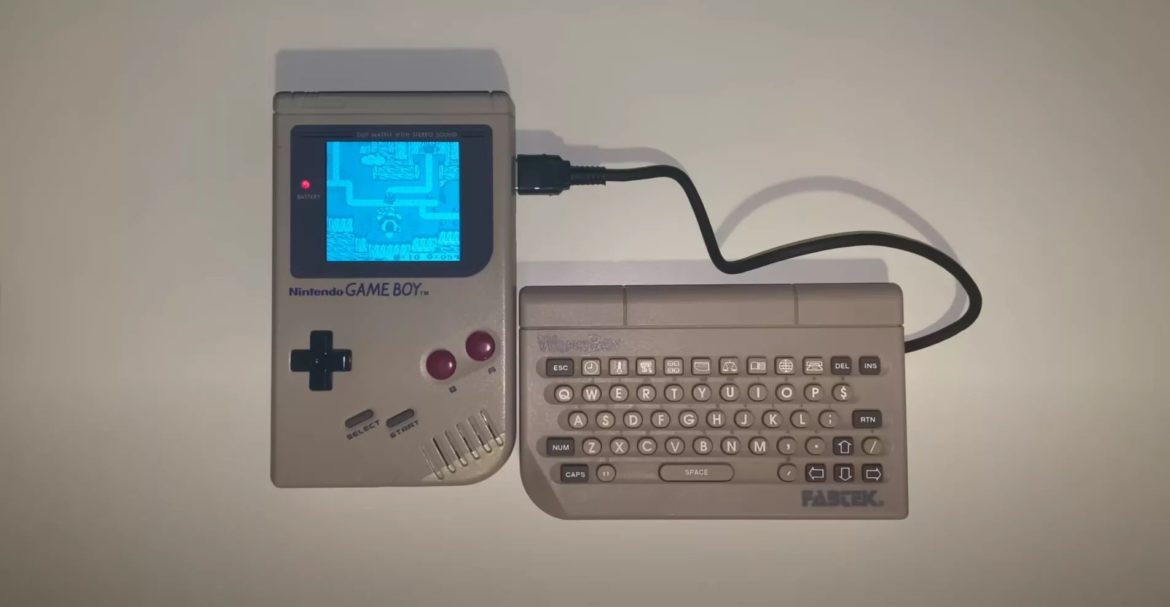 Game Boy с клавиатурой