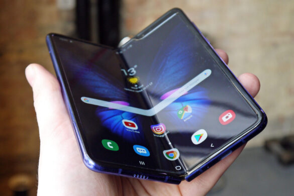 Samsung готовит складной планшет