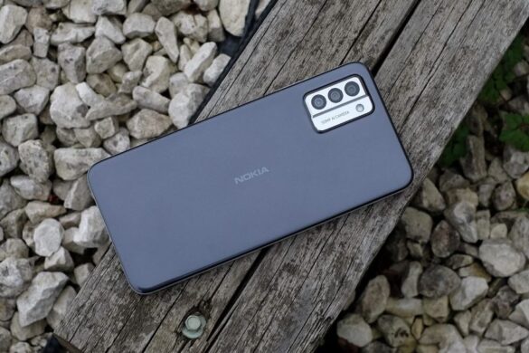 Представлен смартфон Nokia G22 персикового цвета