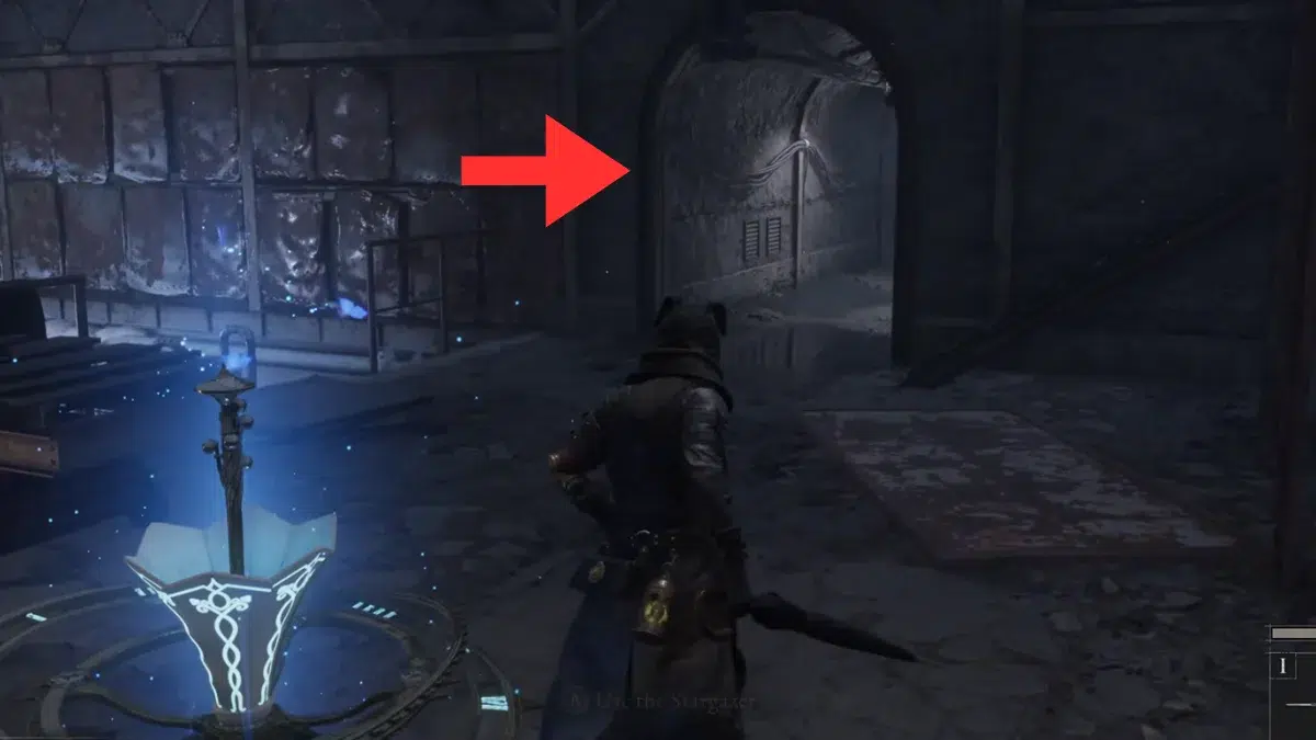 Направьтесь в проход справа