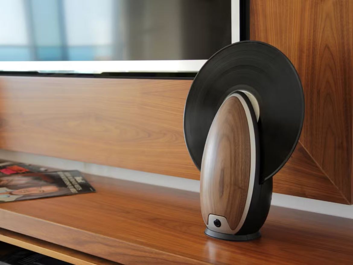 Toc Record Player by Roy Harpaz