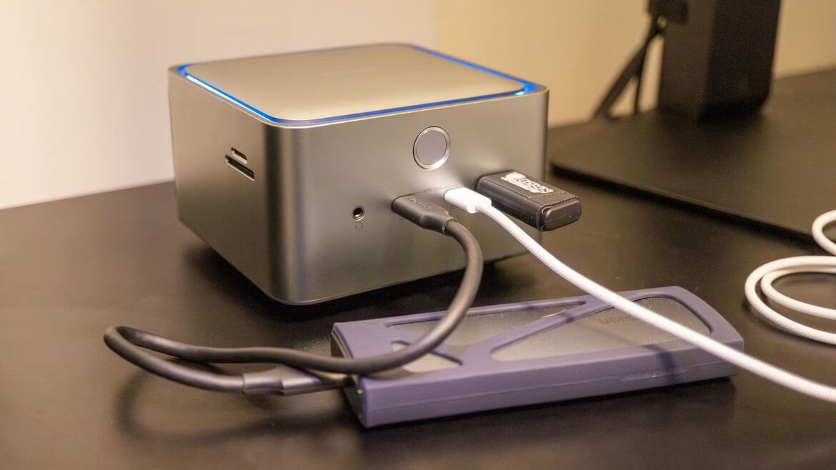 Подключите хаб или док станцию для расширения портов