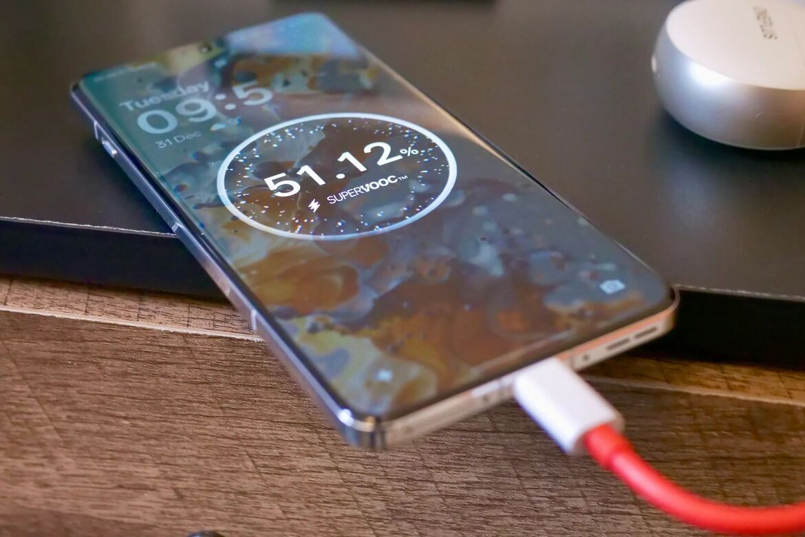 Также ожидаются улучшения в батарее и зарядке