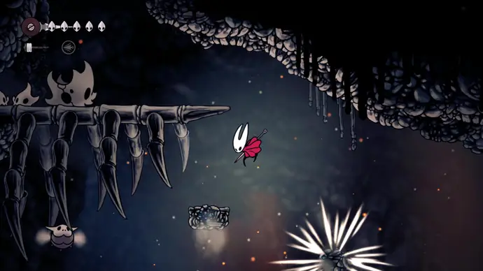 Поднимитесь в следующую комнату и следуйте по левому пути через шипы