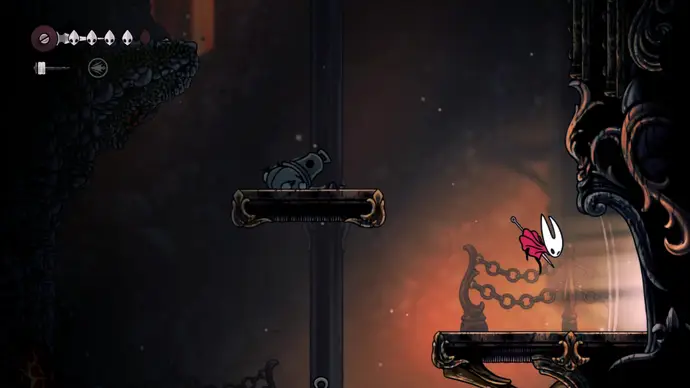 Осторожно спускайтесь по платформам и выйдите через первый дверной проём