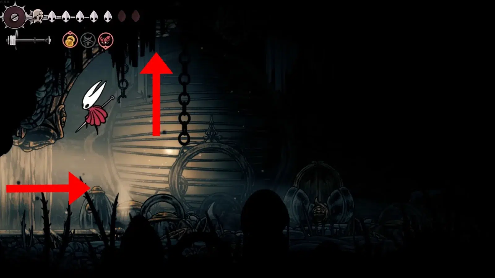 Внутри над клеткой есть проём в потолке