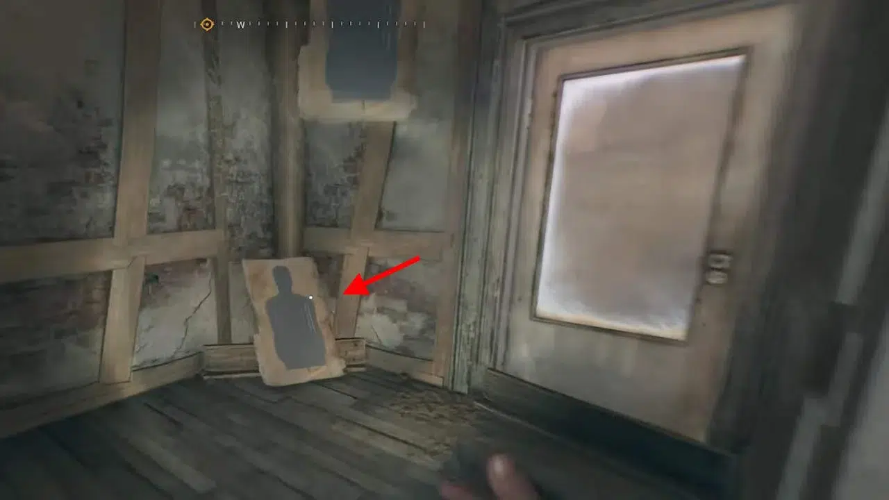 Повернитесь и подойдите к листу на полу у двери