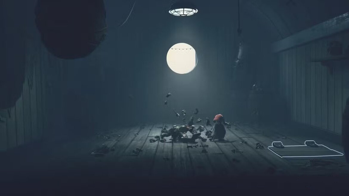 Алон разбивает голову куклы в Little Nightmares