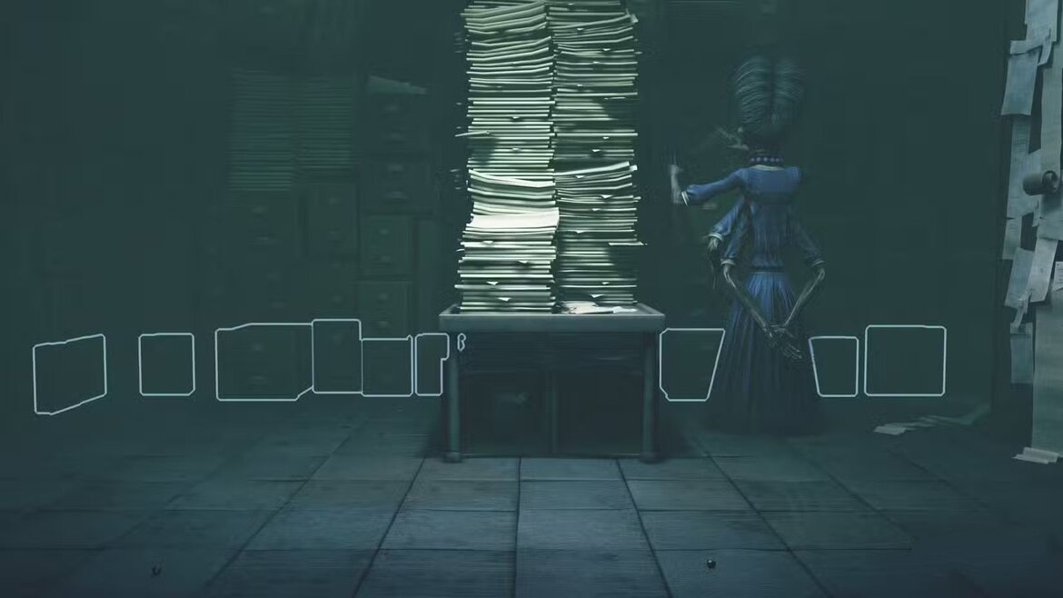 Лоу и Алон прячутся в середине комнаты с картотекой в Little Nightmares III