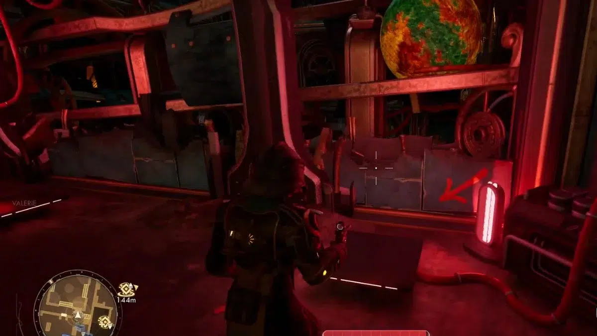 Найдите головоломку по стрелкам на стенах