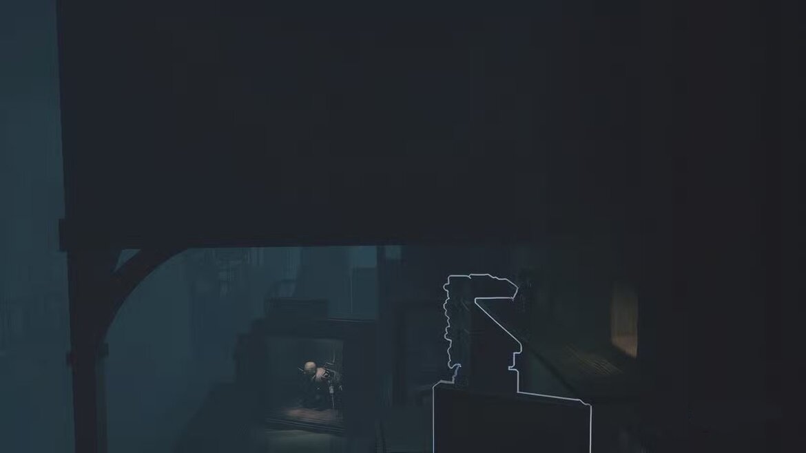 Алон идёт по узкой тропе к вентиляции в Little Nightmares