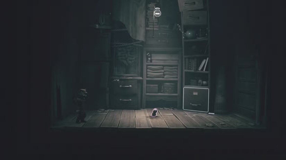 Алон собирает куклу в маленькой комнате в Little Nightmares