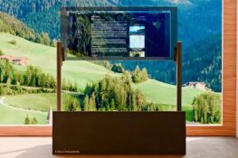 Phantom становится первым прозрачным монитором в мире