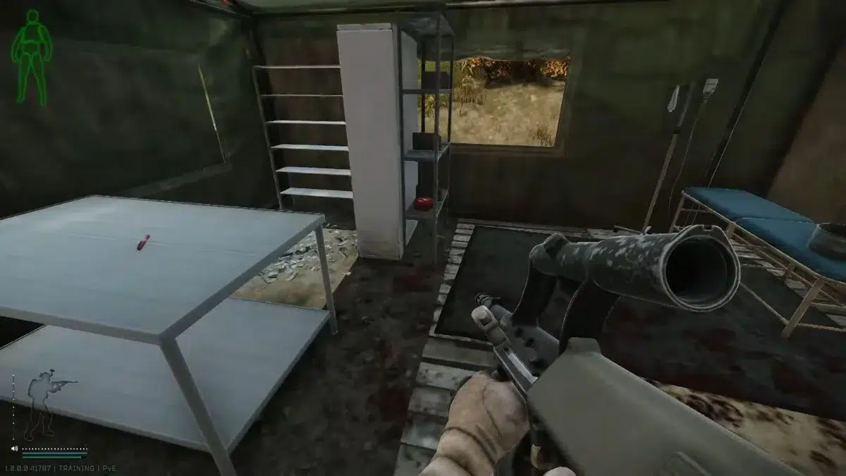 На одной из полок находится дефибриллятор На одной из полок находится дефибриллятор