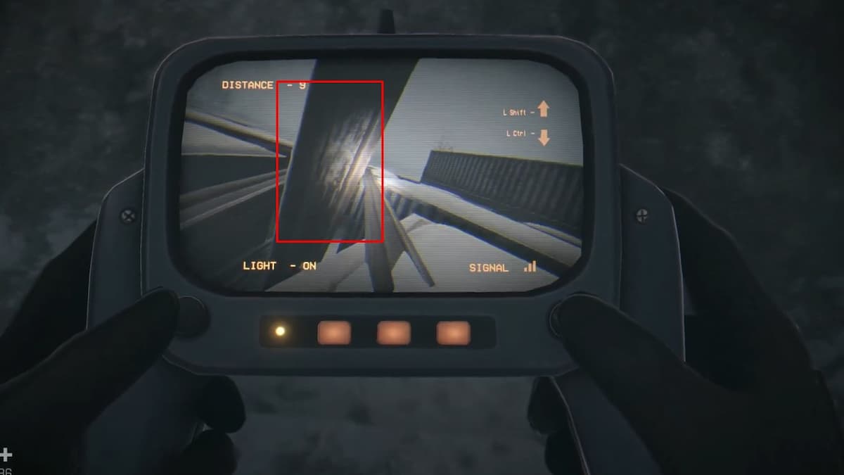 Дрон убирает столб