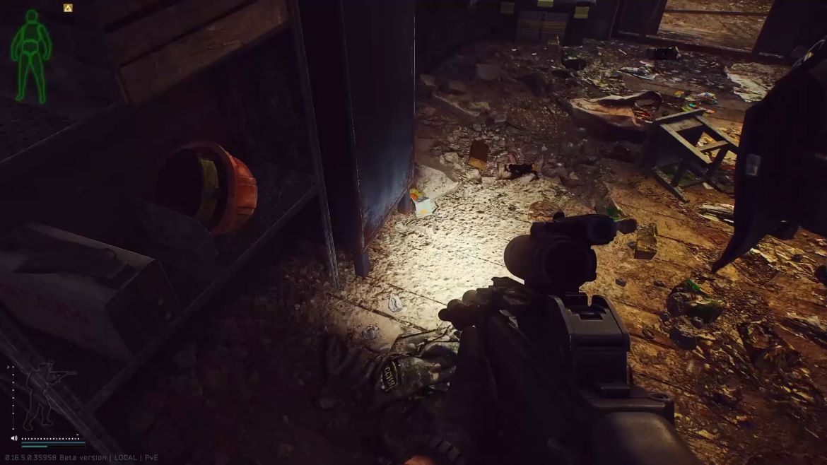 Набор инструментов находится рядом с машиной