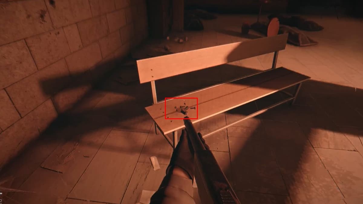 Детали на скамейке