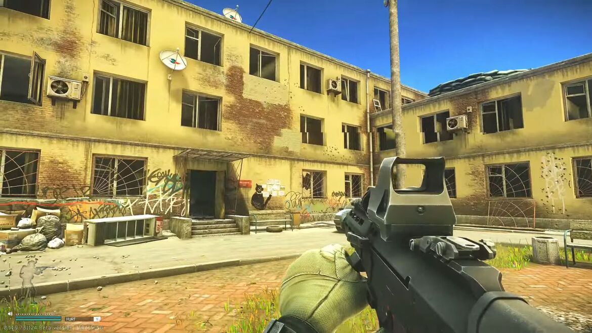 Войдите в трёхэтажное здание в общежитиях