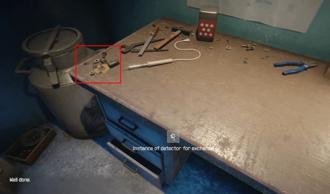 Детали на краю стола