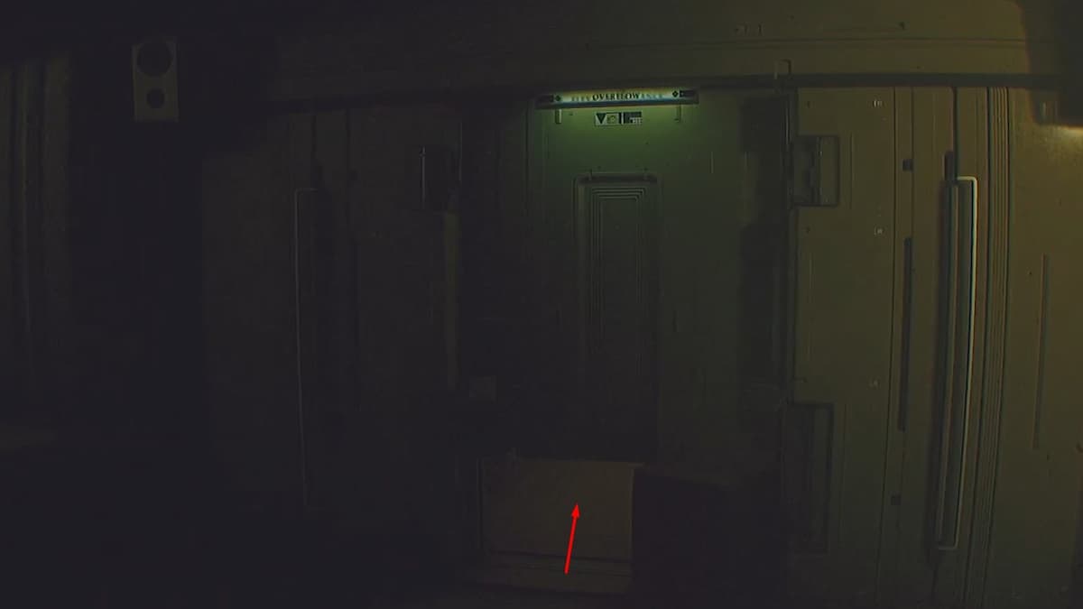 Выбегите в зону столовой и найдите дверь