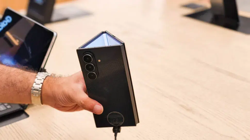 Тройной смартфон Тройной смартфон