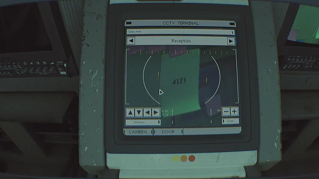 На средней записке есть код