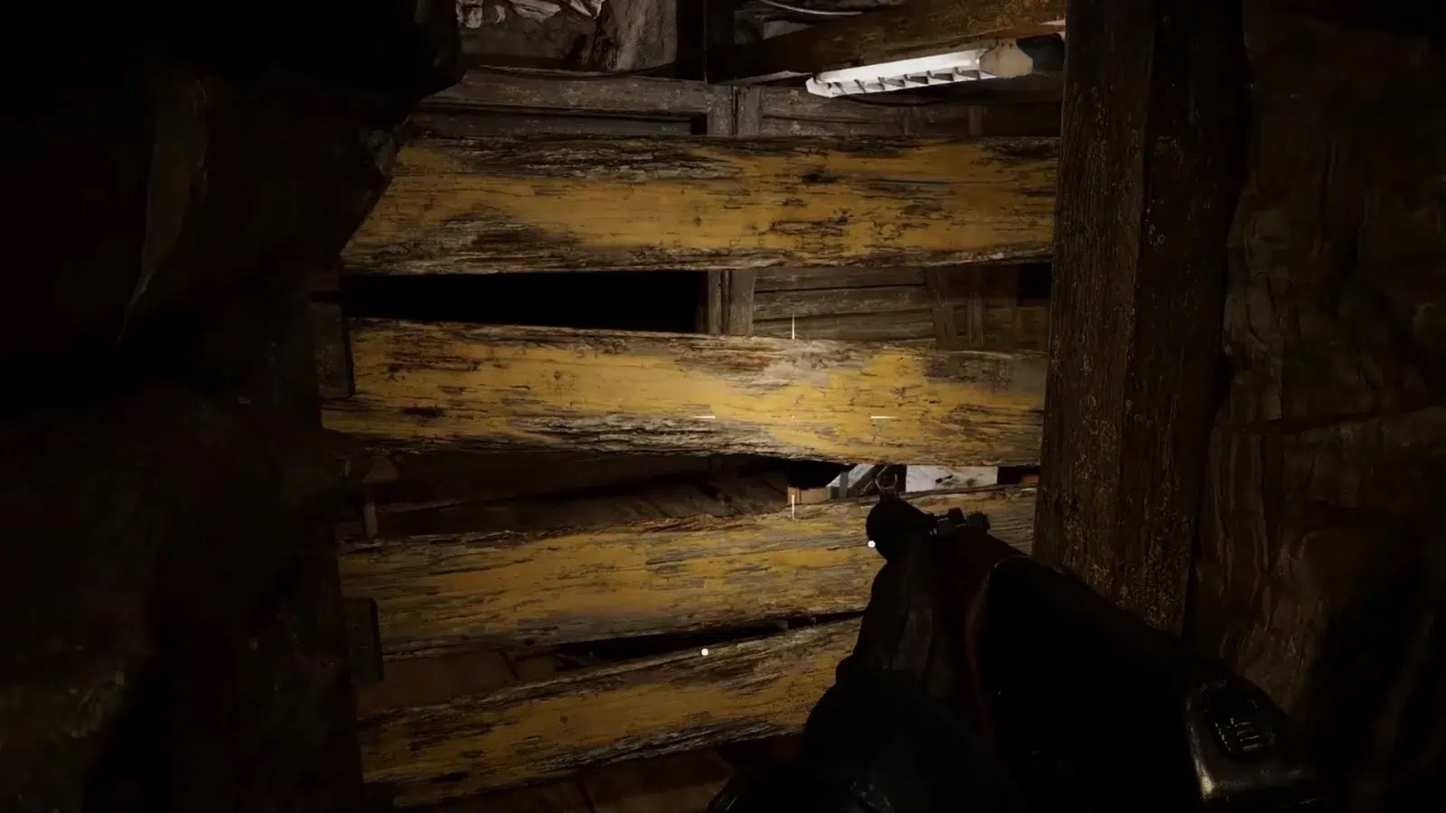 Разрушение стены чтобы найти тело Кирки Разрушение стены чтобы найти тело Кирки