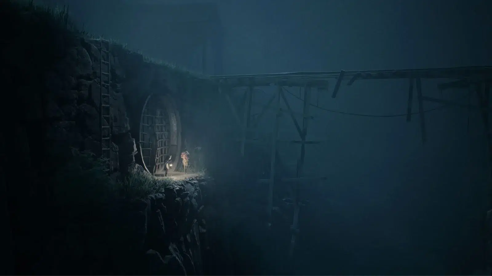 Вид на железнодорожные пути и вход в здание