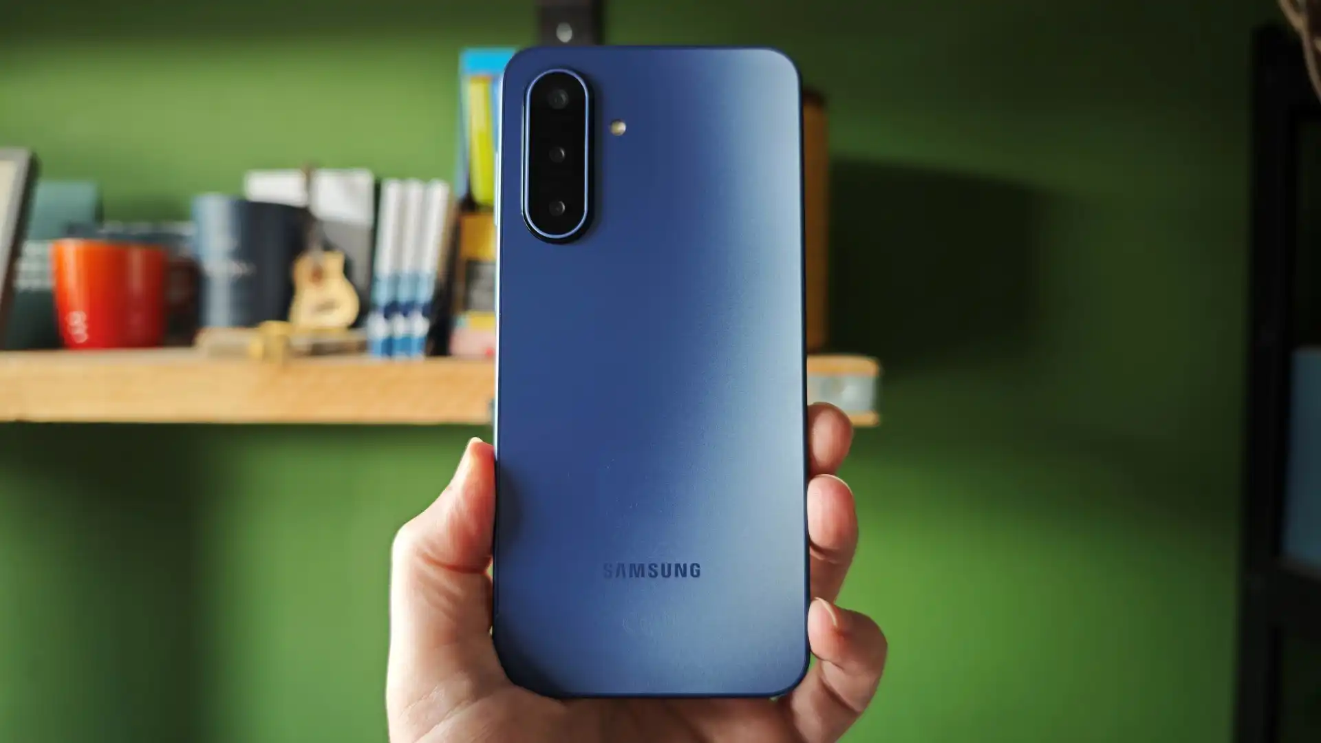 Galaxy A17 Galaxy A17 в руке