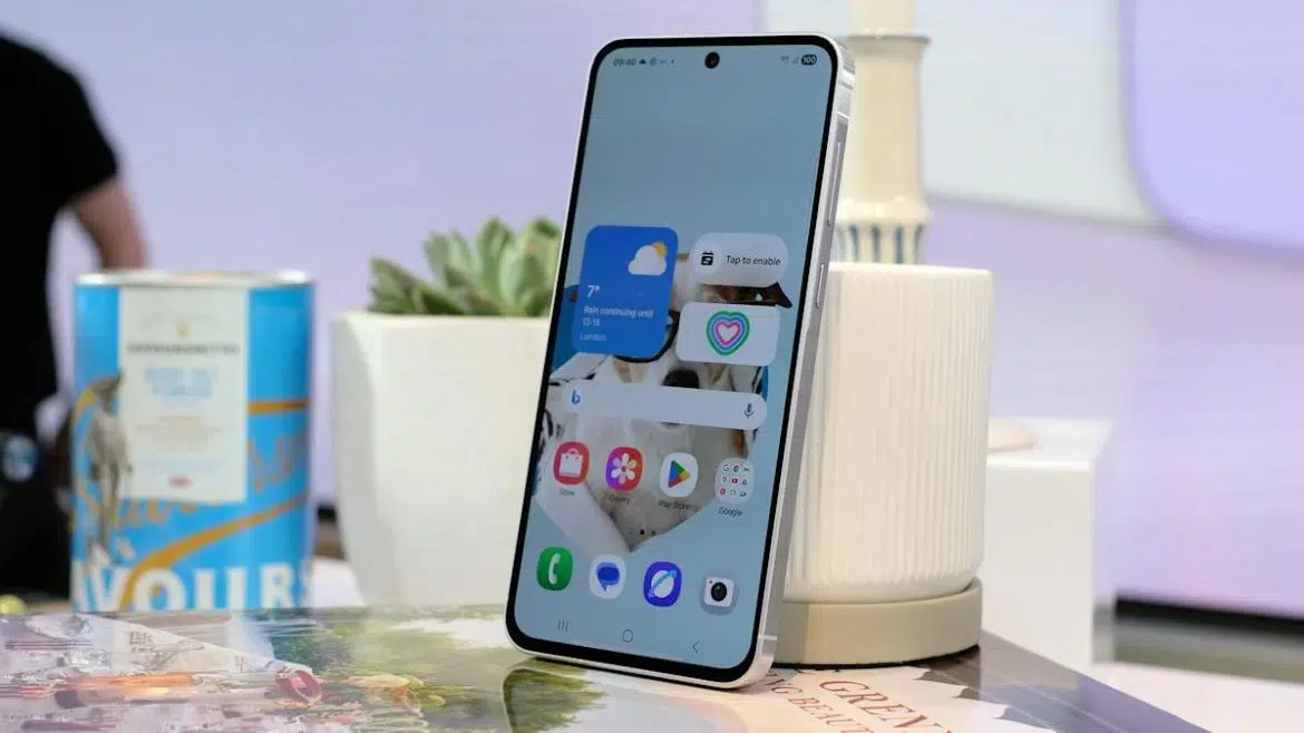 Galaxy A56 Galaxy A56 на столе