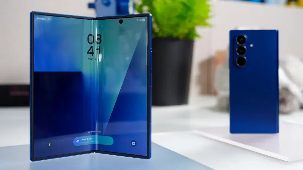 Galaxy Z Fold 7 Galaxy Z Fold 7 раскрытый и закрытый