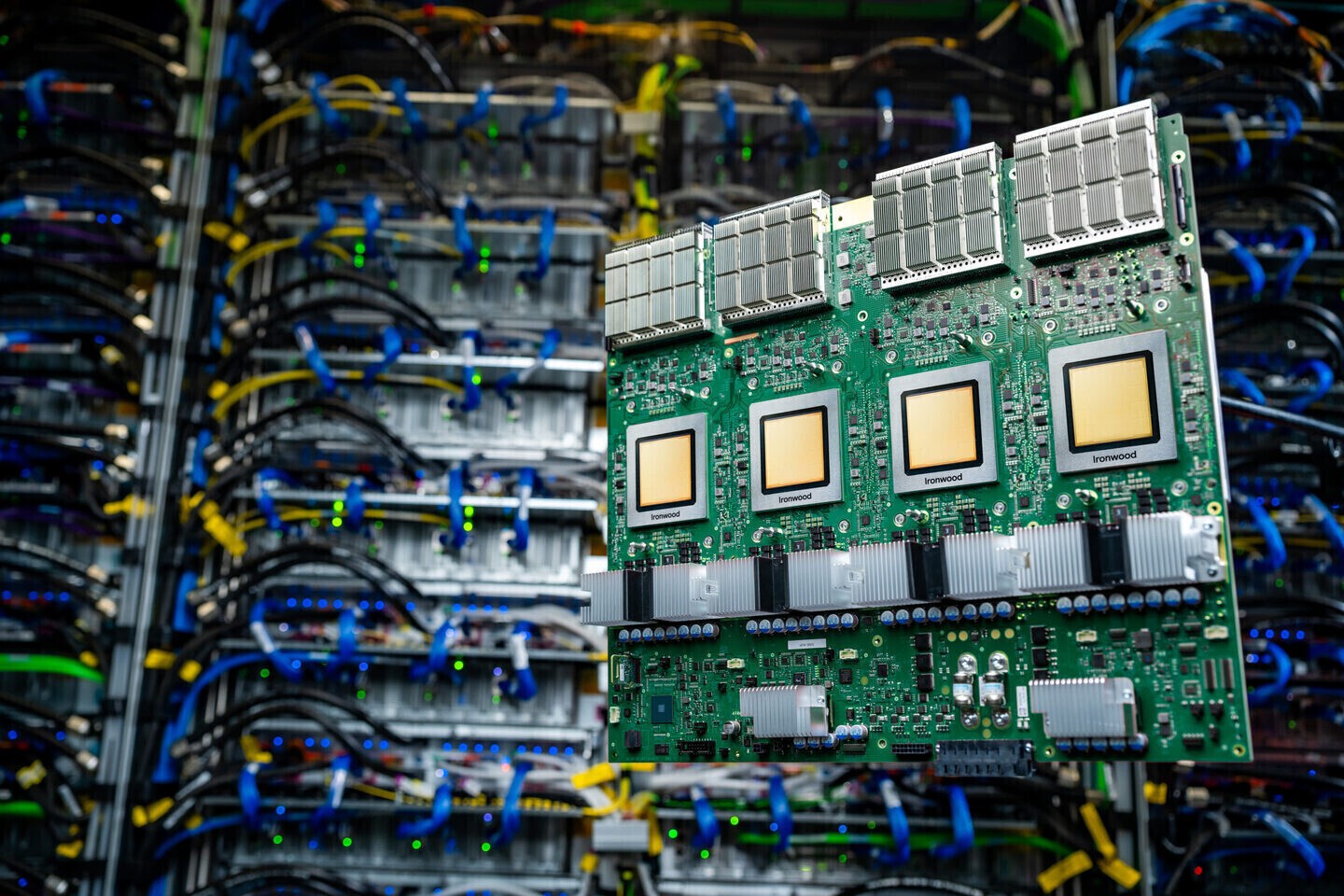 Иллюстрация к статье Минюст США экс сотрудник Google украл данные о TPU