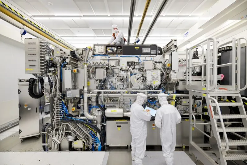 ASML подняла мощность EUV до 1 кВт +50 чипов к 2030