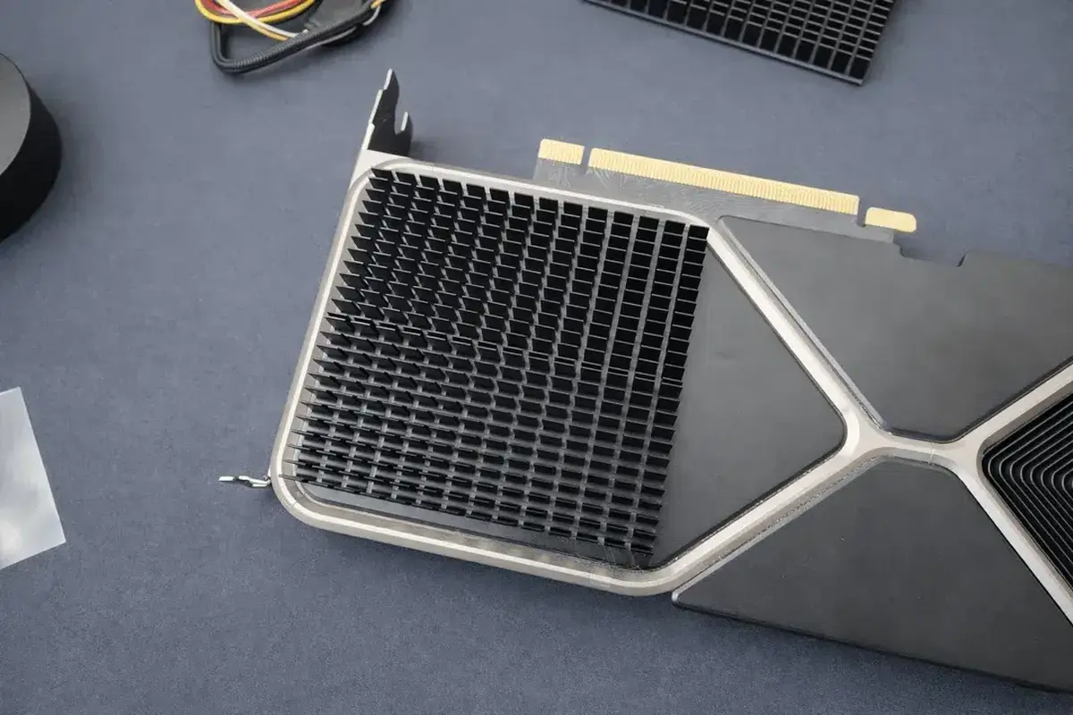 Редкий RTX 3080 Ti 20GB разогнали до 555 Вт и жидкого металла