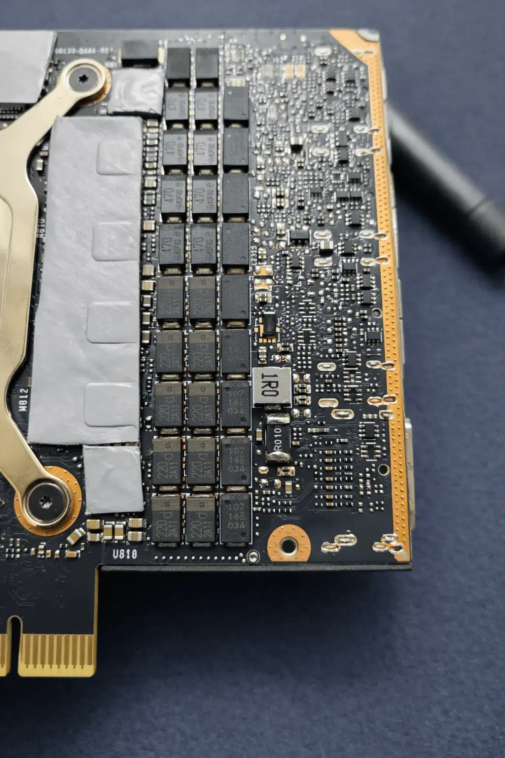 Изображение к статье: Редкий RTX 3080 Ti 20GB разогнали до 555 Вт и жидкого металла