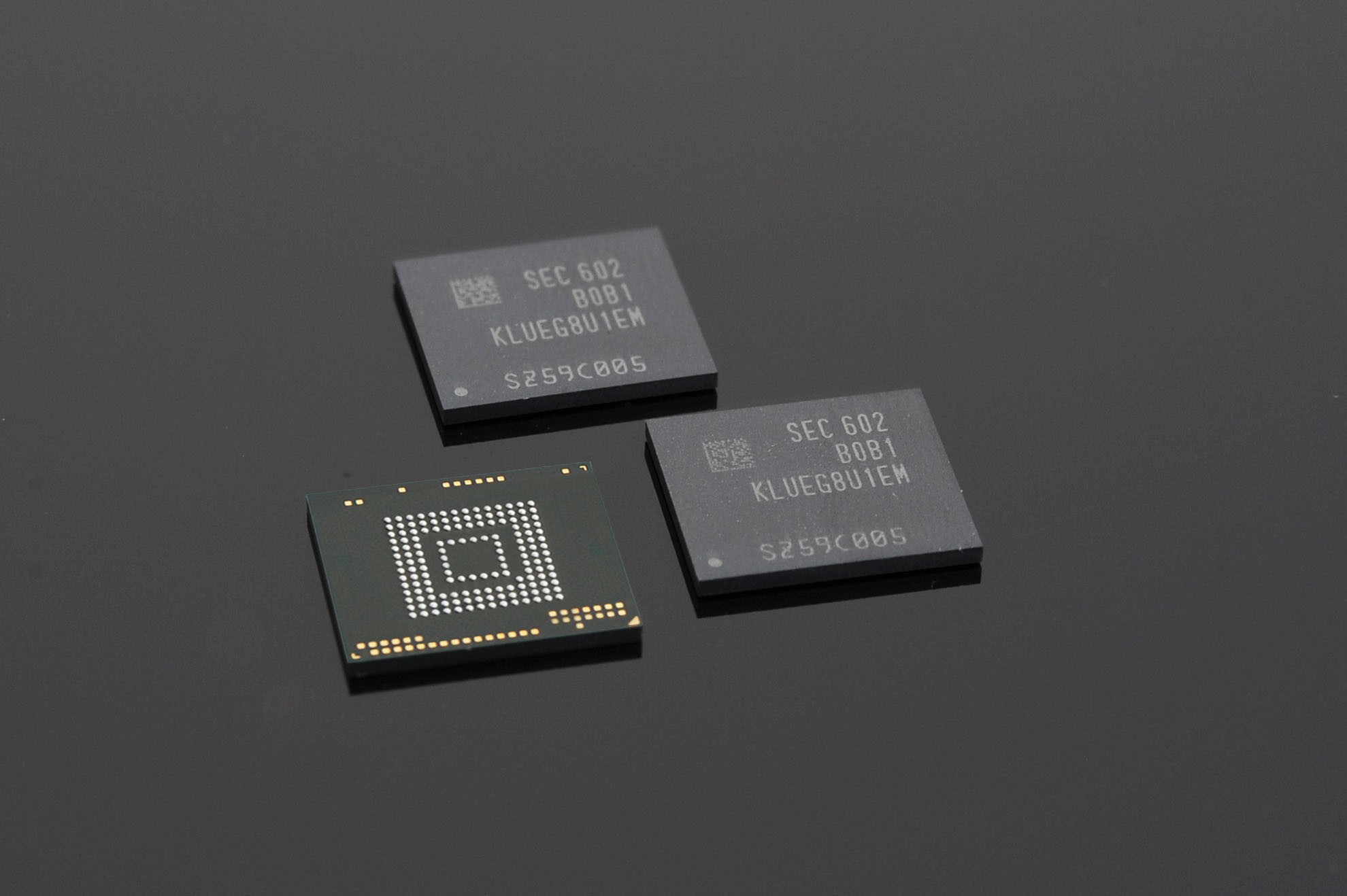 Apple могла переплатить Samsung вдвое за LPDDR5X для iPhone