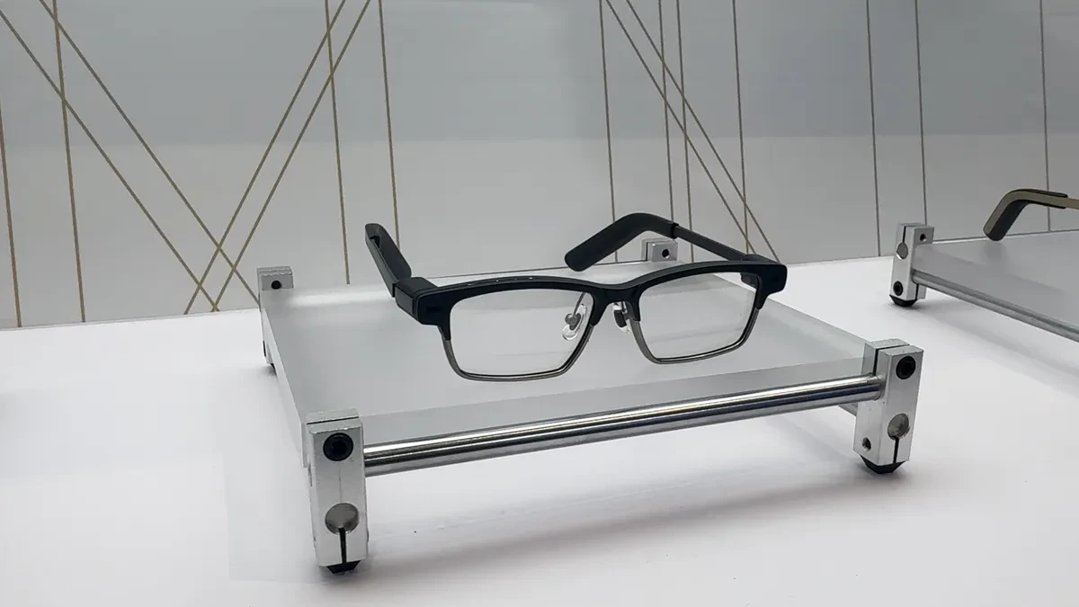 Изображение к статье: MWC 2026: e-paper смартфон TCL, мини-SSD и разговоры про 6G