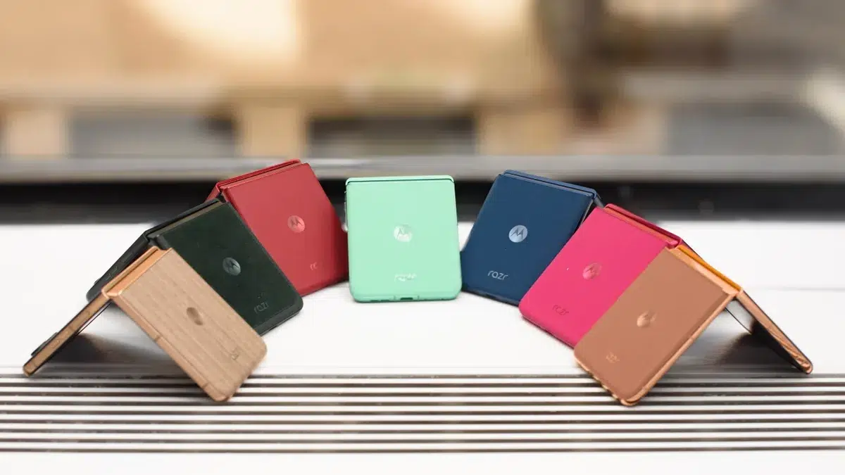 Motorola Razr 70 засветился в сертификации: 1 ТБ и 50+50 Мп