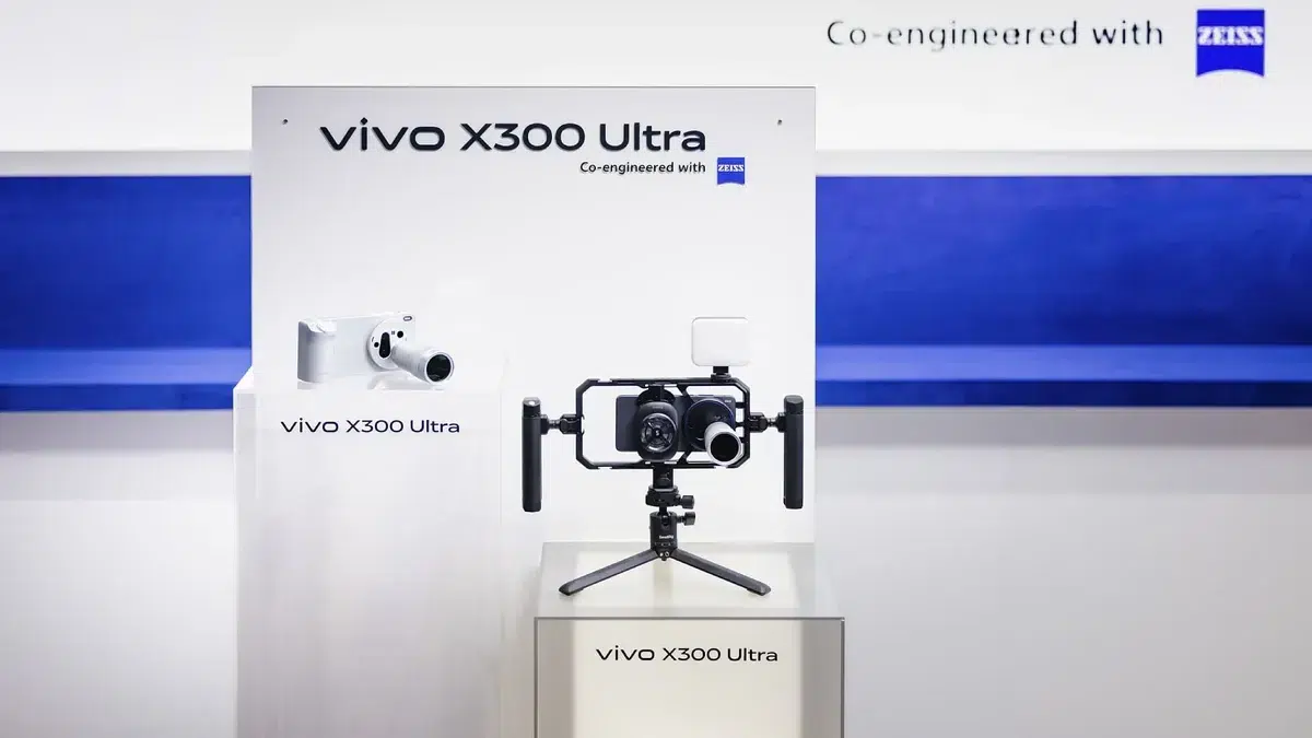 Vivo X300 Ultra показали с 400 мм зум-объективом Zeiss