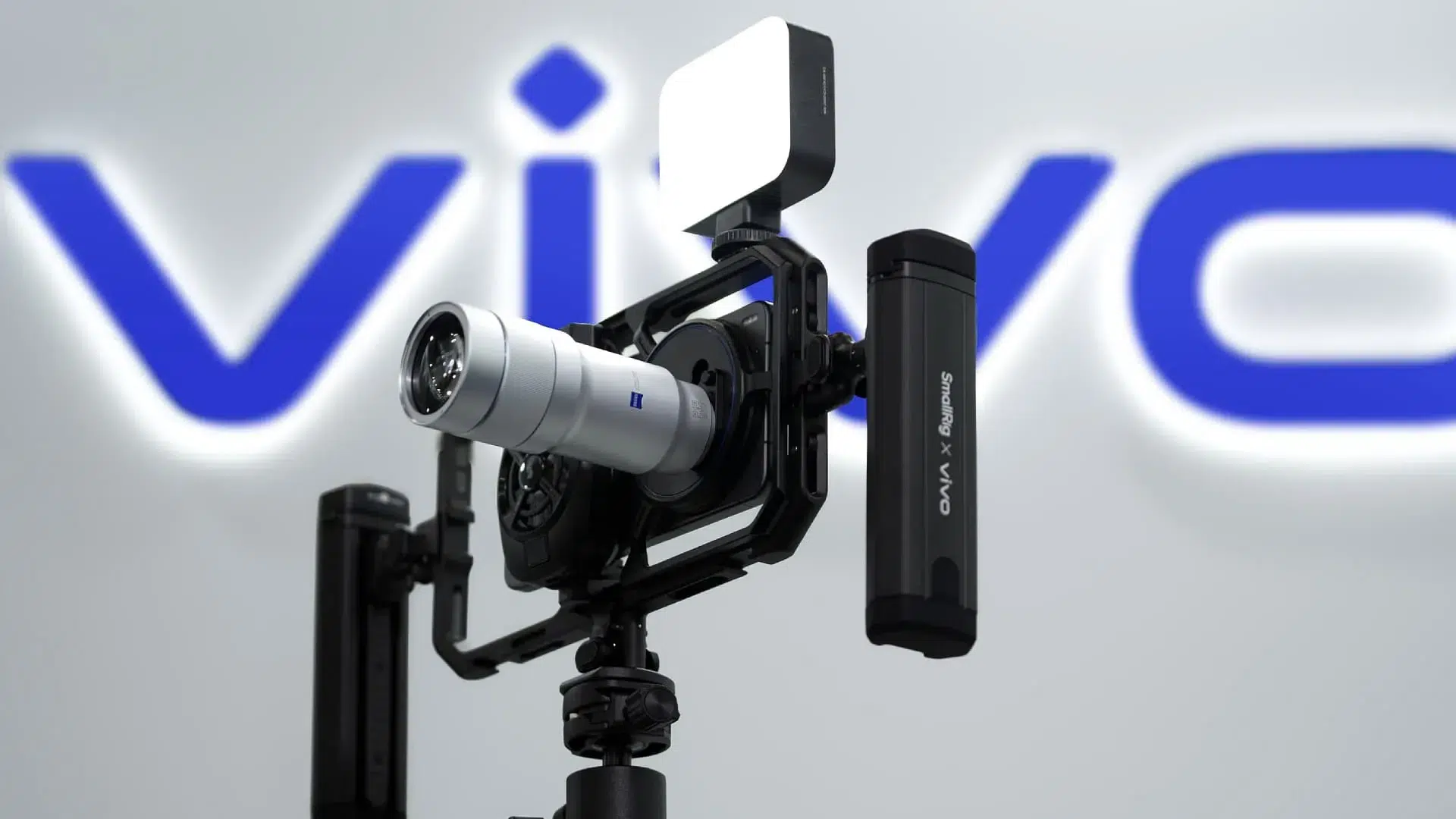 Изображение к статье: Vivo X300 Ultra показали с 400 мм зум-объективом Zeiss