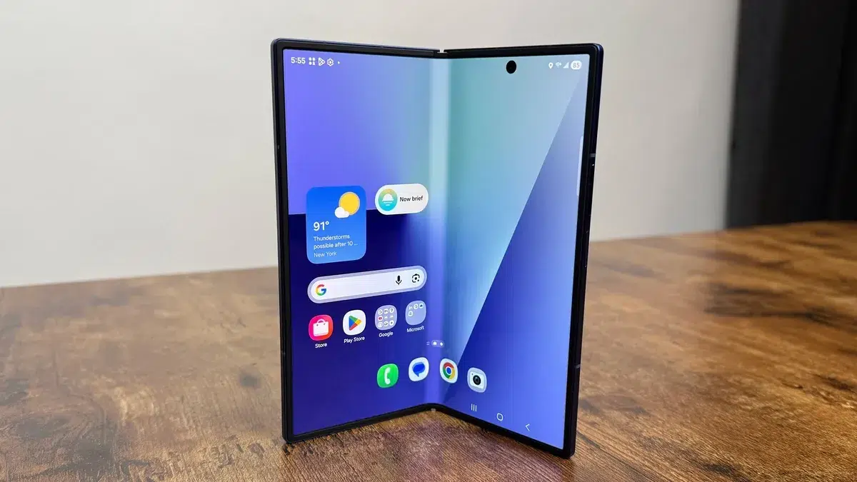 Изображение к статье: iPhone Fold: дисплеи Samsung уходят в массовое производство
