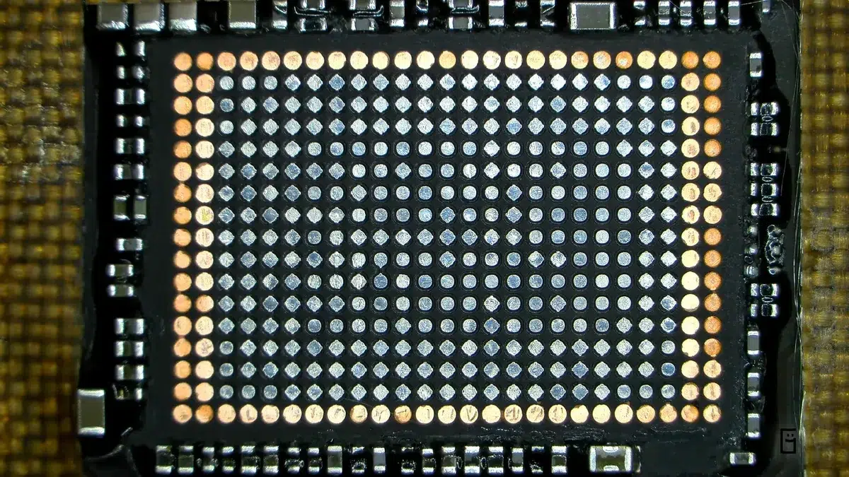Изображение к статье: MacBook Neo прокачали до 1 ТБ: мастер заменил NAND в базе на 256 ГБ
