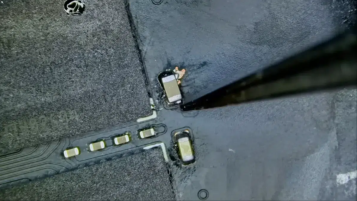 Изображение к статье: Жидкий металл убил Asus TUF RTX 5070 Ti: чип треснул и замкнул