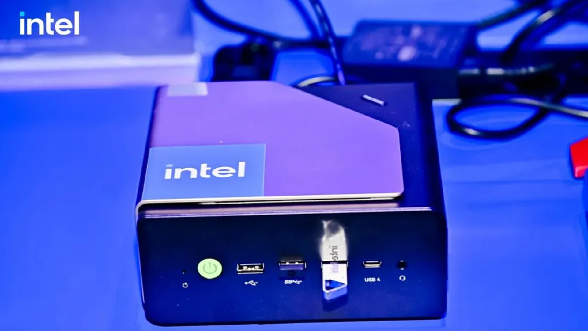 GMKtec EVO T2 мини ПК на Intel с 180 TOPS и памятью на SSD