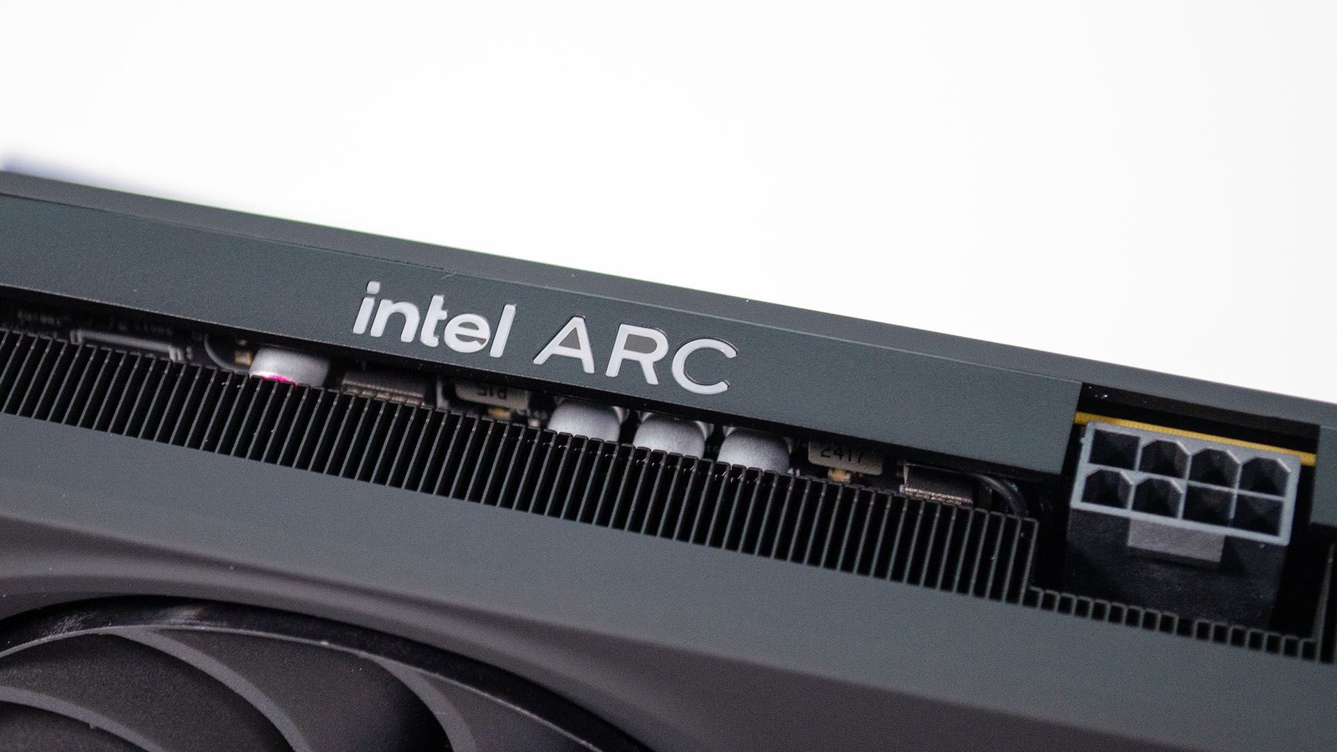 Intel ускорила загрузку игр на Arc Precompiled Shaders в драйвере