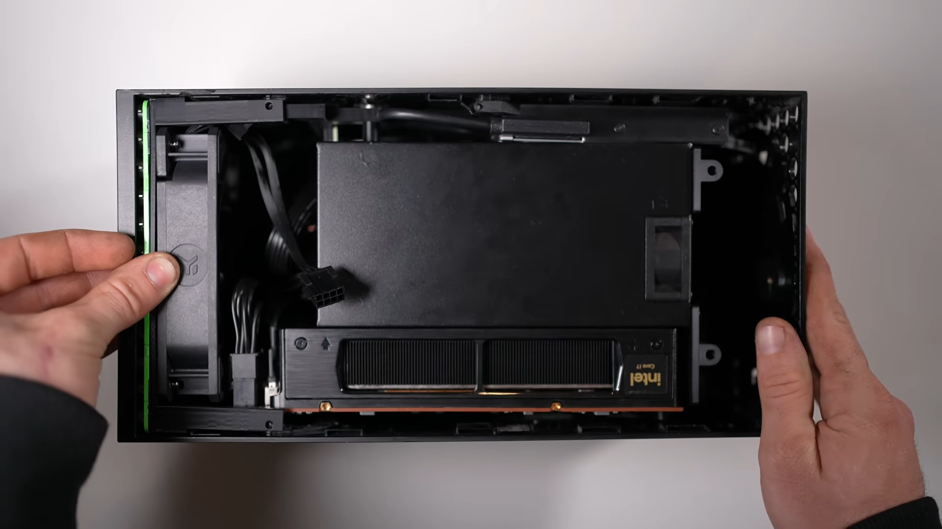 Xbox Series X превратили в ПК: NUC 12 Extreme и RTX 5060 LP