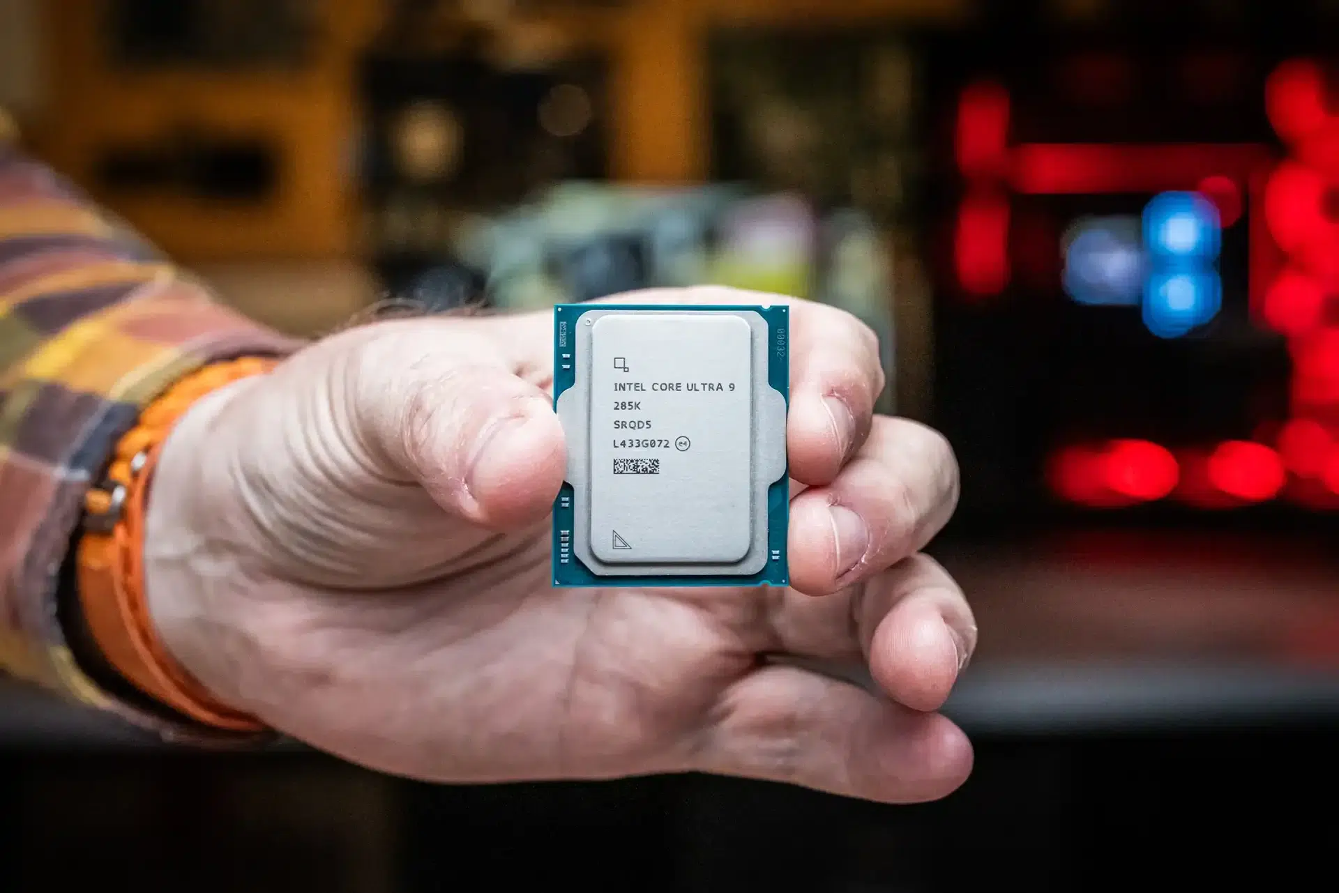 Newegg продавал DDR5 за $885 и дарил Intel Core 9 285K
