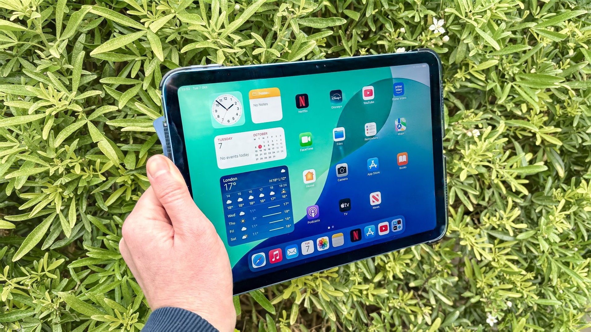 iPad 12 засветился у ESR 11 дюймов A18 и те же габариты