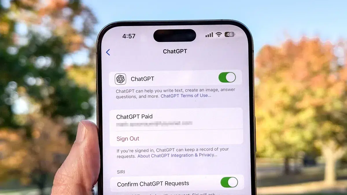 Изображение к статье: Bloomberg: в iOS 27 Siri откроют для Gemini и Claude через Extensions